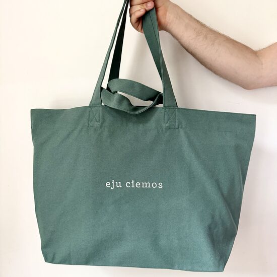 lielā iepirkumu soma "eju ciemos"